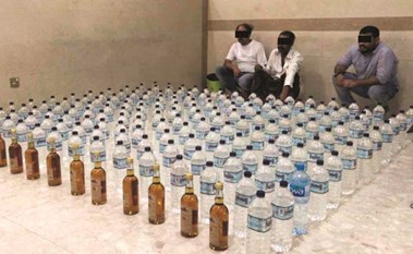 توقيف 4 آسيويين بـ 446 زجاجة خمر محلية و25 «مستوردة»