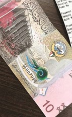«الجنائية» تبحث عن عصابة تزييف العملة الكويتية