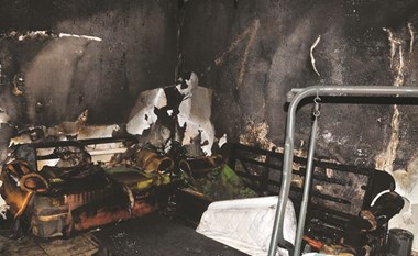 حريق عمارة في حولي أودع شابة غرفة العناية الفائقة بمستشفى مبارك