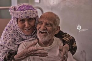 أنباء عدن | سيدة من تعز لزوجها صاحب الـ 100 سنة : تغلب على الكوليرا وسازوجك امراة جديدة " شاهد"