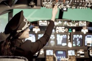 دولة آسيوية الأولى عالميا في أعداد النساء اللاتي يقودن الطائرات