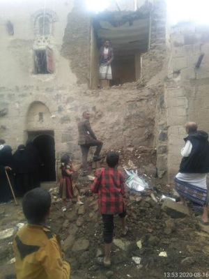 أنباء عدن (مستقل) | تدمير منزل شعبي وإصابة إمرأة إثر انفجار اسطوانة غاز في يريم