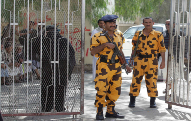 محكمة حوثية بصنعاء تقضي بإعدام ”ثلاثيني يمني” يعمل في تهريب القات الى السعودية